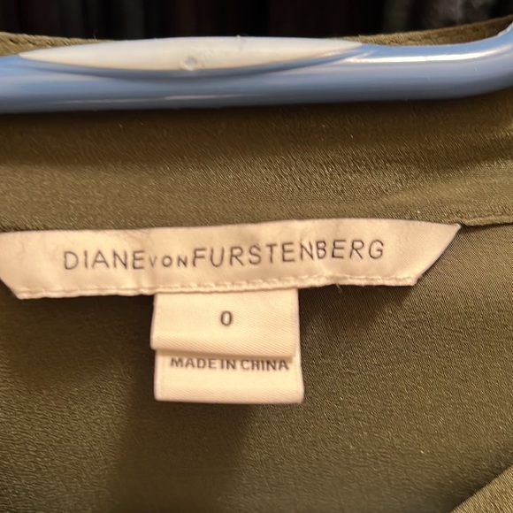 Diane von Furstenberg olive 100% silk blouse like new! - Picture 2 of 2